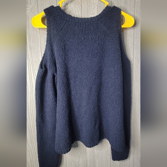 Abercrombie kids cold shoulder sweater size 15/16. - Picture 6 of 6